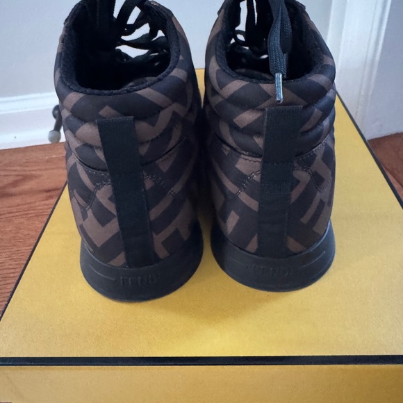 FENDI Tabacco Nero Nylon Sneaker Cloth Trainers. Size 39.